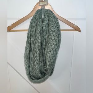 LC Lauren Conrad Seafoam Brushed Shine
Infinity Scarf 115485 Seafoam Green